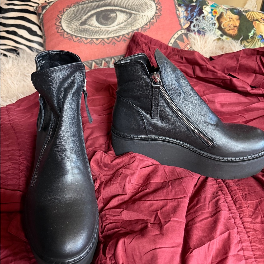 Steve Madden New (not worn) Black Leather Ankle Boots